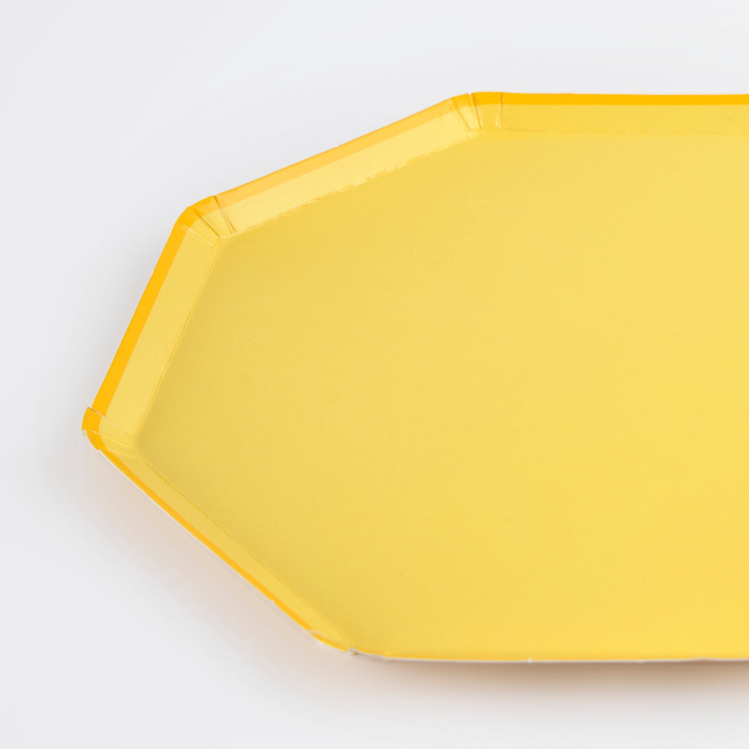 Our paper plates, in side plate size, are bright yellow and have a fabulous octagonal shape.