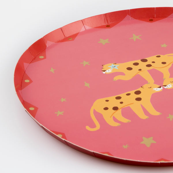 Our circus party set has all you need to make your party a success, with a circus garland, plates, napkins, cups and party bags.  Image4