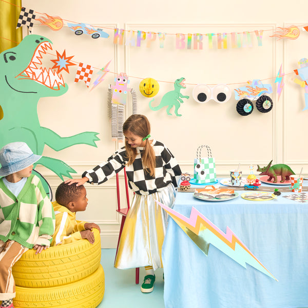 Our special decoration is both a birthday garland and a garland to decorate a bedroom or playroom, with monster trucks and more. Image2
