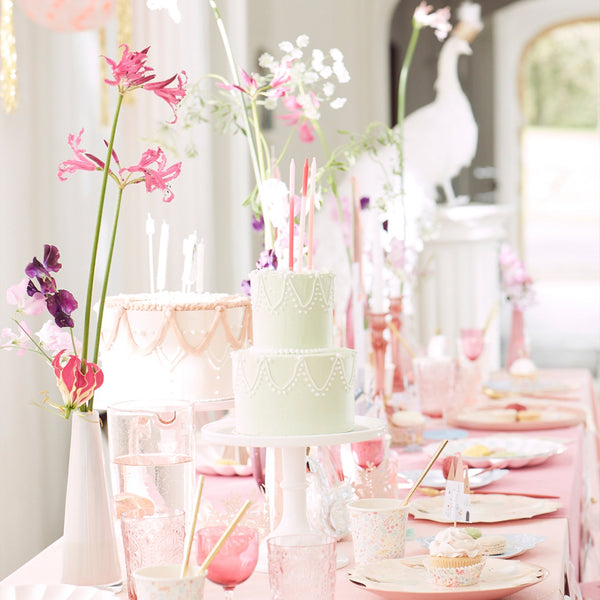 Make a princess birthday party look special with these sensational scalloped napkins. Image6