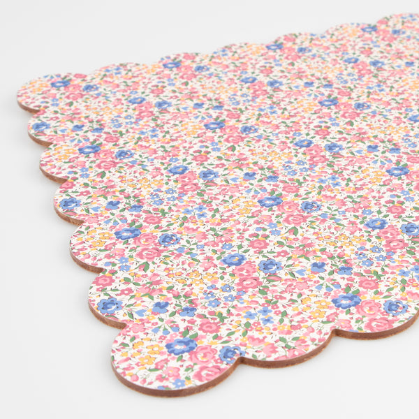 Our rectangle placemat features a scalloped edge and pretty Liberty floral print design, with a laminated durable finish and cork backing. Image2