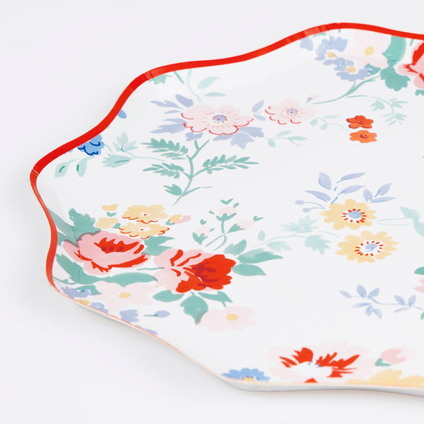 Our vintage floral side plates are ideal for a tableware setting for afternoon tea or a garden party. Image3