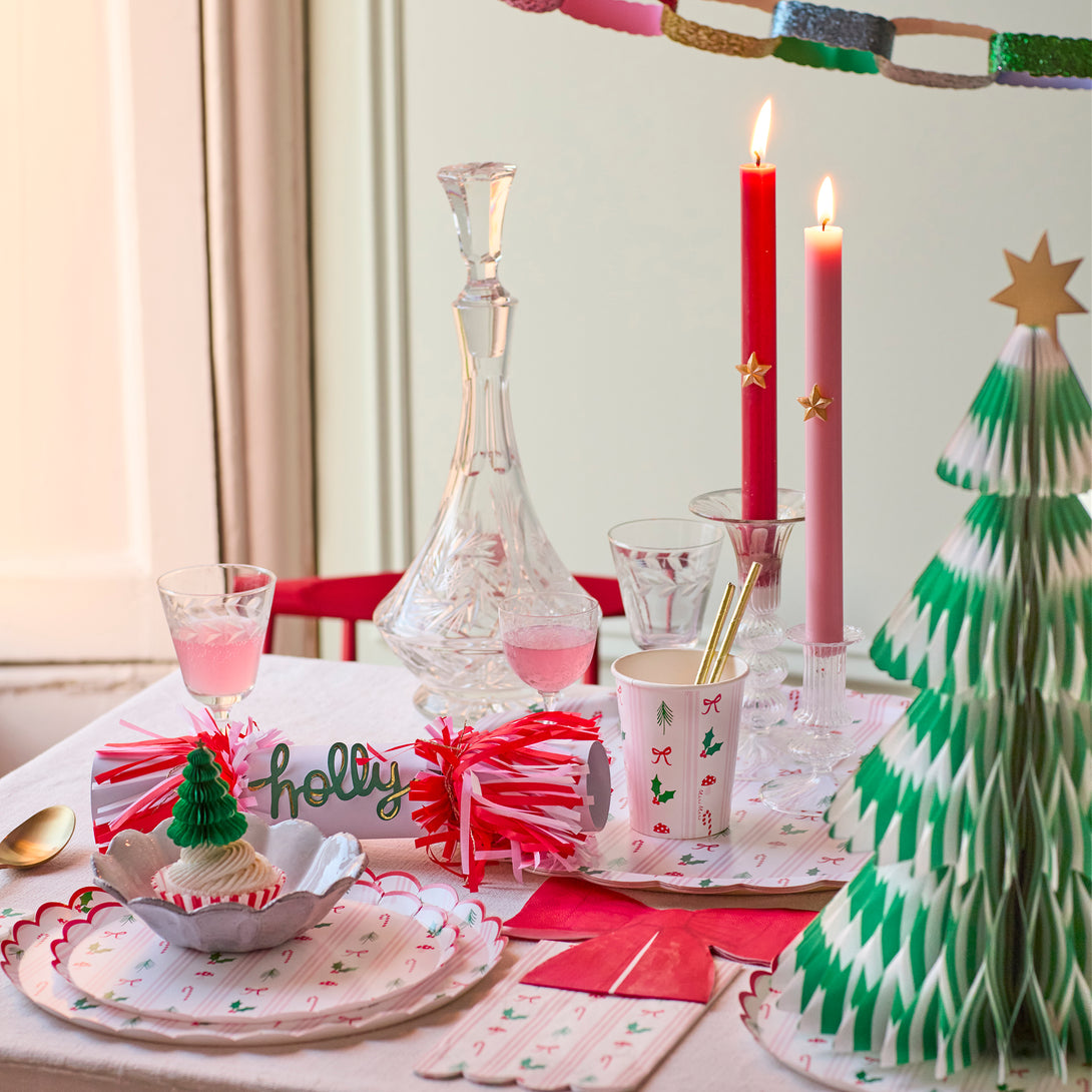 Our Christmas paper cups feature a stylish festive icon design in green, red and pink, suitable for hot or cold drinks. Image2