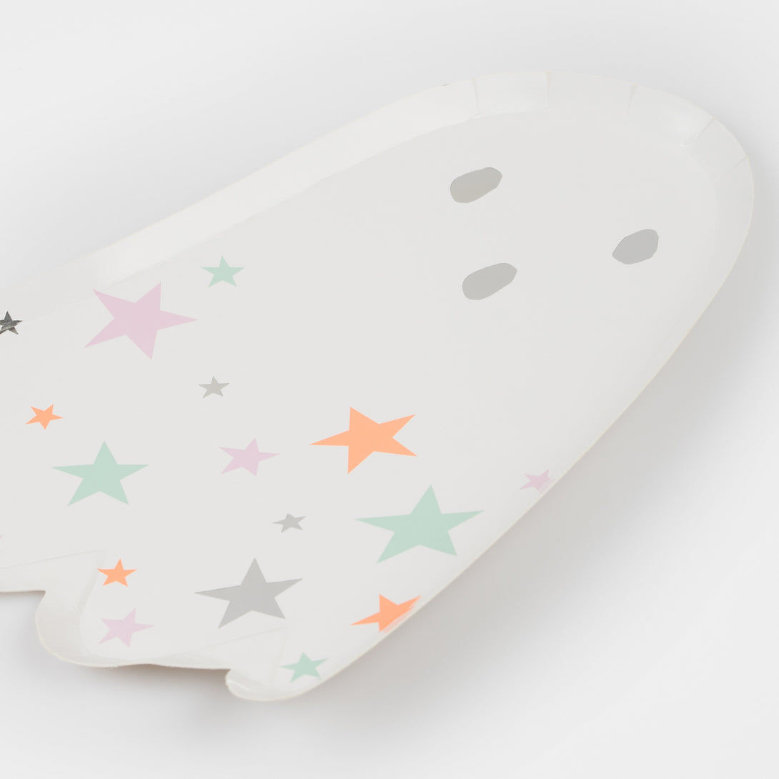 Our colourful ghost plates feature bright stars and shiny silver foil, to look amazing at your Halloween party.