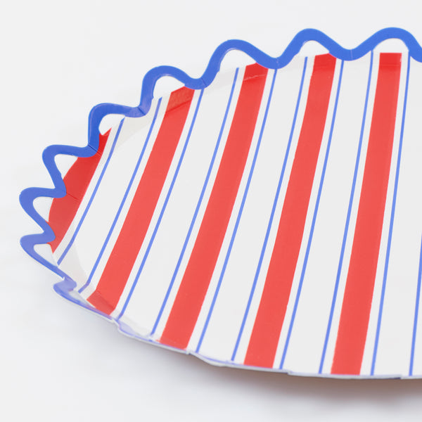Our side plates, made from paper with a wavy edge, feature bright nautical stripes in red, blue and white, ideal for summery gatherings. Image3