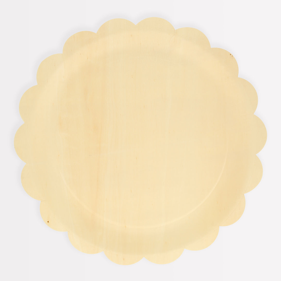 Our wood plates feature a stylish scalloped edge. Perfect as party plates for any occasion.