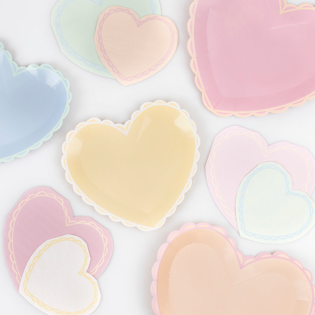 Our small plates, in heart shapes, feature a range of pretty pastel colours and a scalloped border.