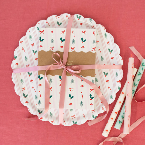 Our Christmas host gift set features a festive wooden tray and a pretty keepsake box filled with beautiful Christmas candles. 