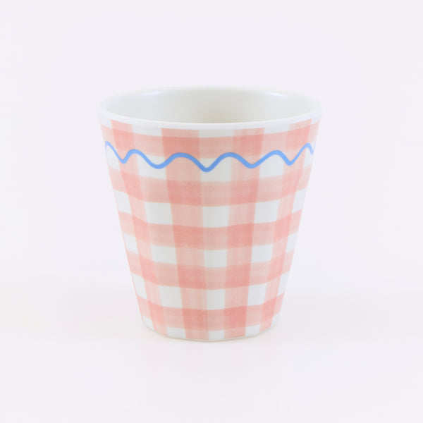 Our reusable cups feature a summery gingham design in six different colours, perfect to use as baby shower cups, birthdays for picnics. Image4