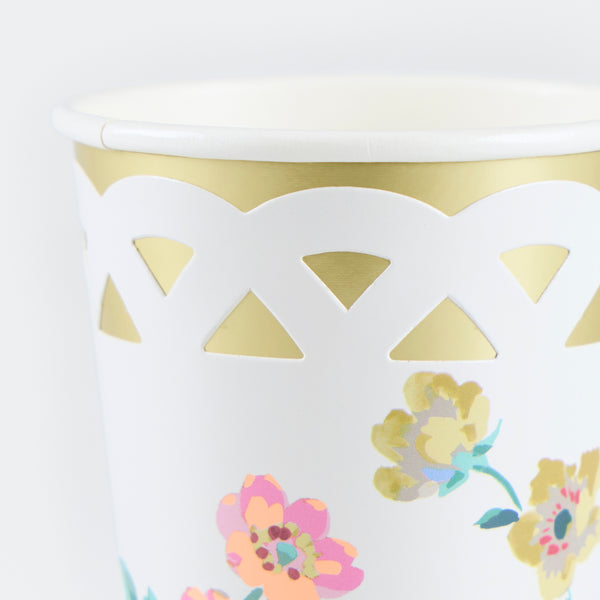 Our floral cups feature a stunning cut out basketweave effect on top of a champagne foil border, perfect for hot and cold drinks at stylish parties. Image2