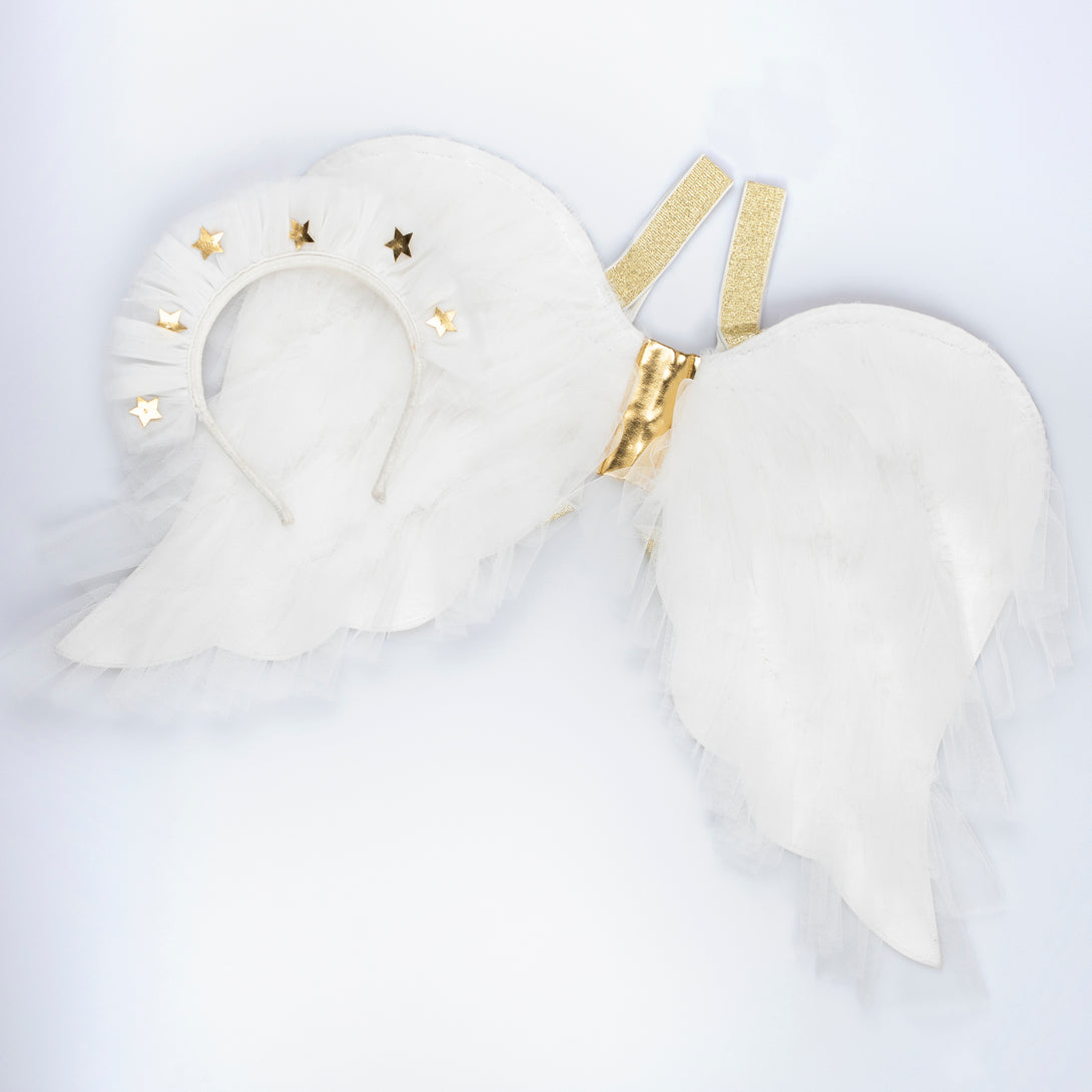 Our angel costume includes gold angel wings and a headband, crafted from tulle, leatherette and velvet for a luxurious look.