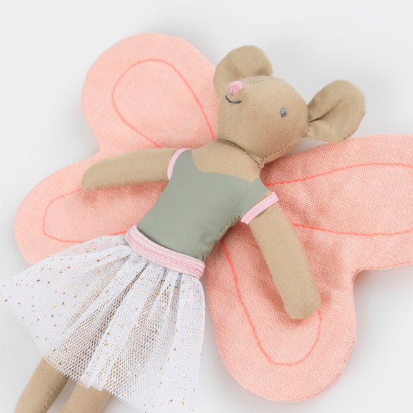 Our special play set includes a mini fabric mouse doll, with fairy wings, and a velvet mushroom drawstring pouch. Image4
