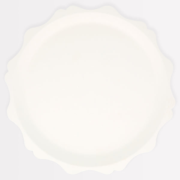 Our compostable plates, made from bamboo and sugar cane in a classic cream colour, are great as bridal shower plates and for baby showers. Image1