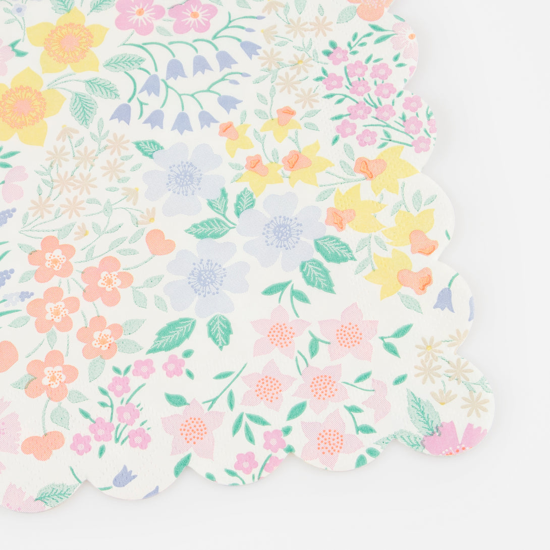 Our disposable napkins, made from high-quality 3-ply paper, feature a pretty floral design that's ideal for afternoon tea, or garden parties.