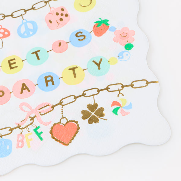 Make your birthday party look charming with our special party set featuring tableware and party bags for eight, and fun decorations. 