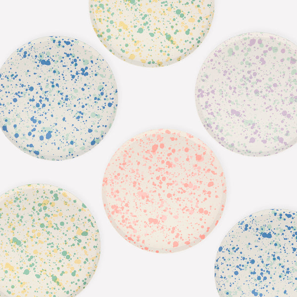 Our small paper plates are perfect as cocktail plates, kids plates or side plates for a dinner party. Image1