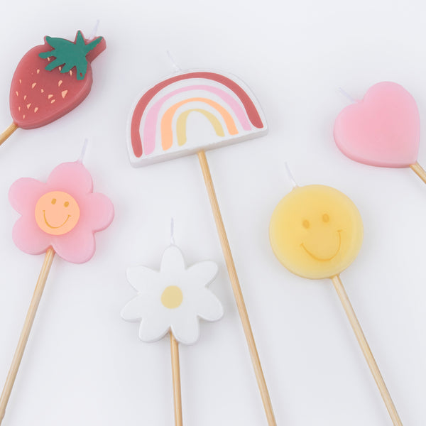 If you're looking for birthday candles in cheerful colours you'll love our happy face collection. Image4