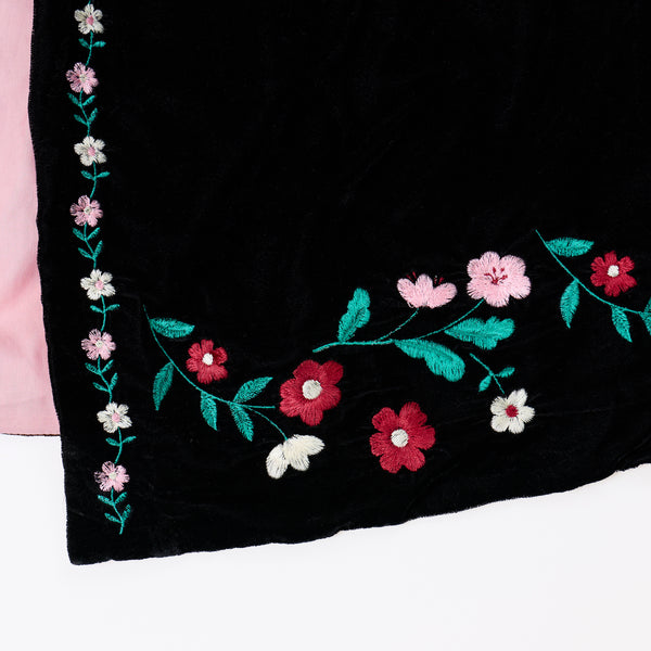 Our witch costume, made from luxurious black velvet with an embroidered floral design, features a cape, hat and a star topped wand. Image3