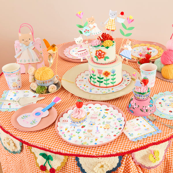 Our folk-inspired paper plates, in a large dinner plate size, feature charming kittens in a magical world, perfect for birthday parties. Image2