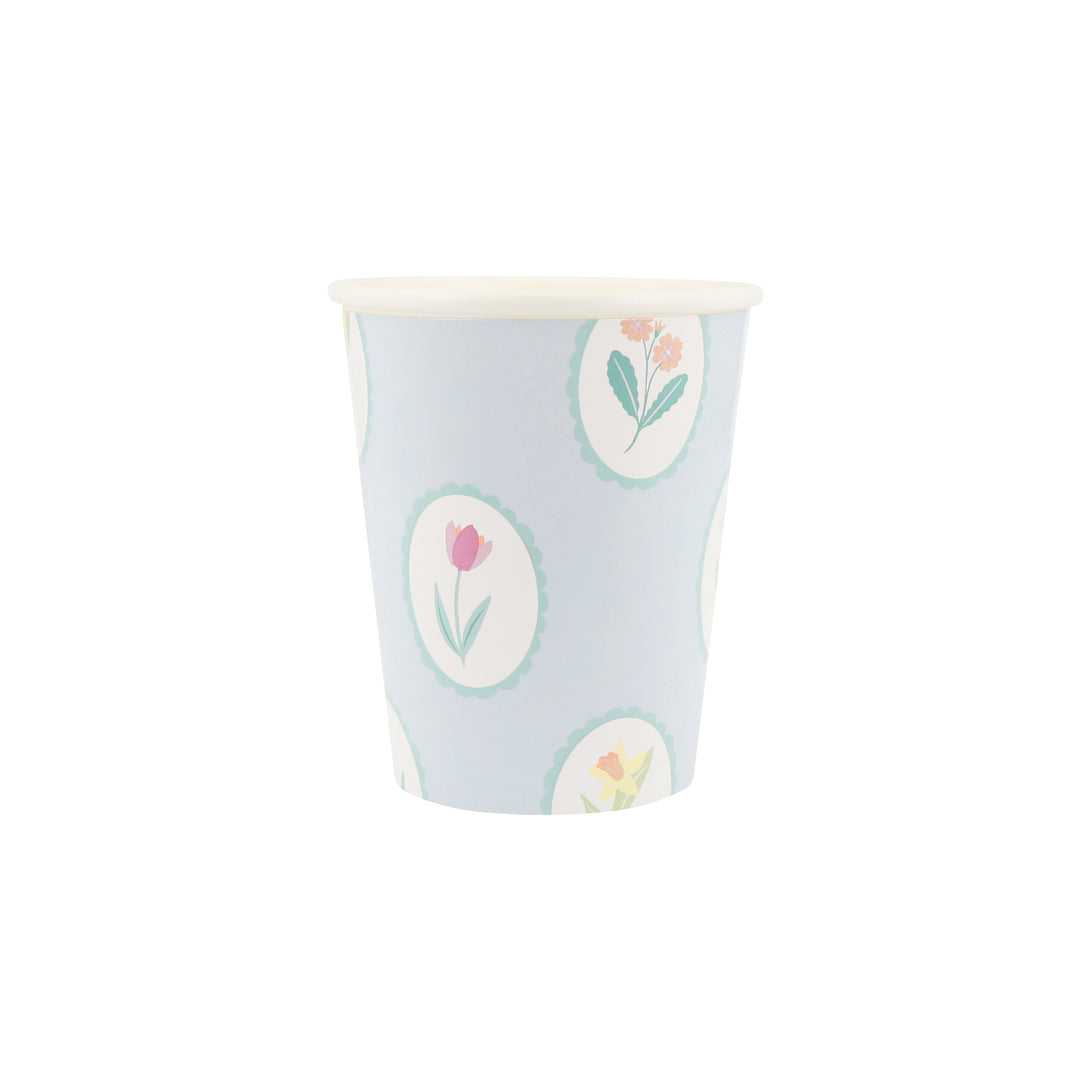 Our party cups, made from high-quality paper with pretty pastel floral designs, are perfect as garden party cups.