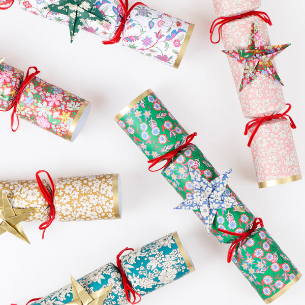 Make your Christmas dinner table look elegant with our luxury no snap Liberty crackers with velvet bows, origami stars and wonderful gifts. Image4
