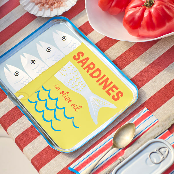 Our party plates, made from paper, are designed to look like a tin of sardines, perfect for an ocean-themed party or summer celebration. Image2