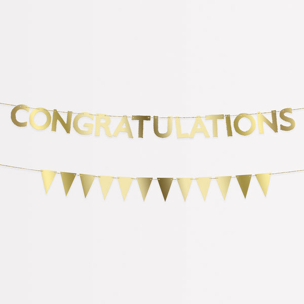 Decorate a congratulations party with our special gold garland made with paper and shiny gold foil.