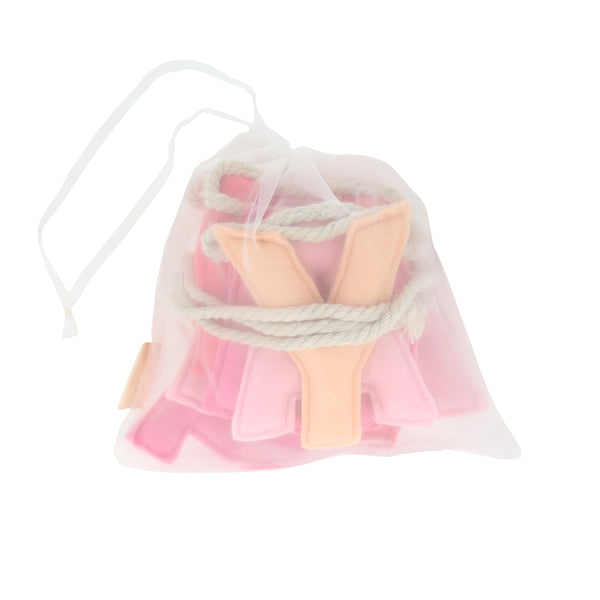 Our happy birthday garland has felt letters in peach and pink tones, ideal to reuse year after year. Image5