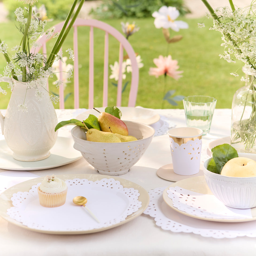 Our white party cups have an embossed lace design and shiny gold foil details, ideal as special celebration cups.