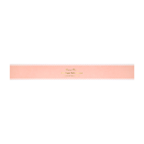 Our pink table runner, with a scalloped edge detail, is perfect to decorate any birthday party table, or for a baby shower. Image2