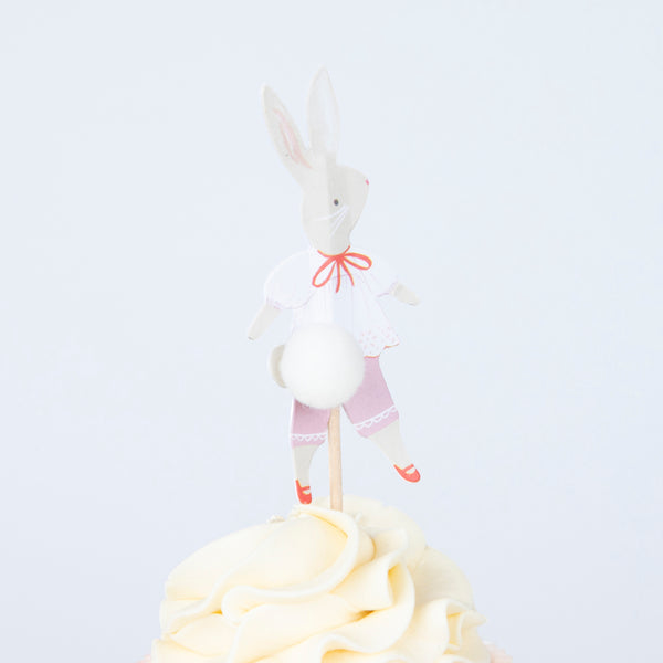 If you're looking to make baby shower cupcakes or birthday cupcakes then our animal cake toppers and floral cupcake cases are ideal. Image4