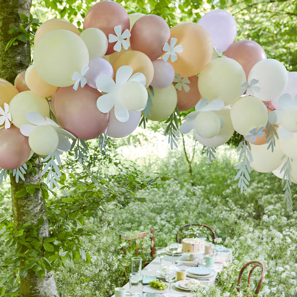 Create a balloon display with our special garland. Image2