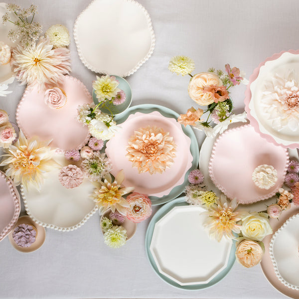 Our pink plates, made from bamboo and sugar cane, are compostable and decorative. Image2