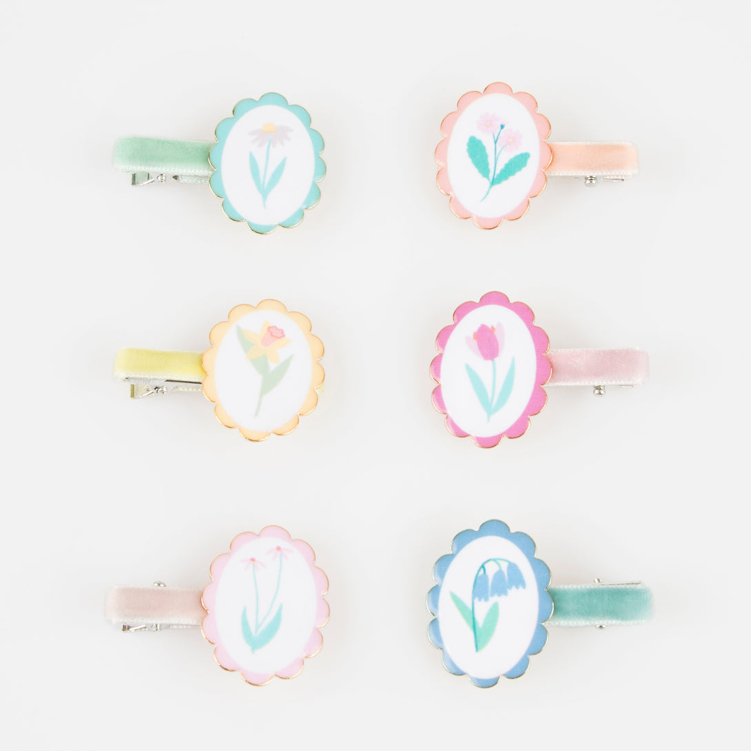 Our charming hair clips, with pretty pastel flower cameos, make great party bag gifts.