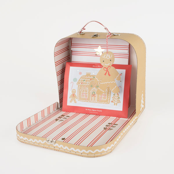 Our Christmas suitcase, in the shape of a gingerbread house, contains a colouring poster, stickers and a puzzle. Image2