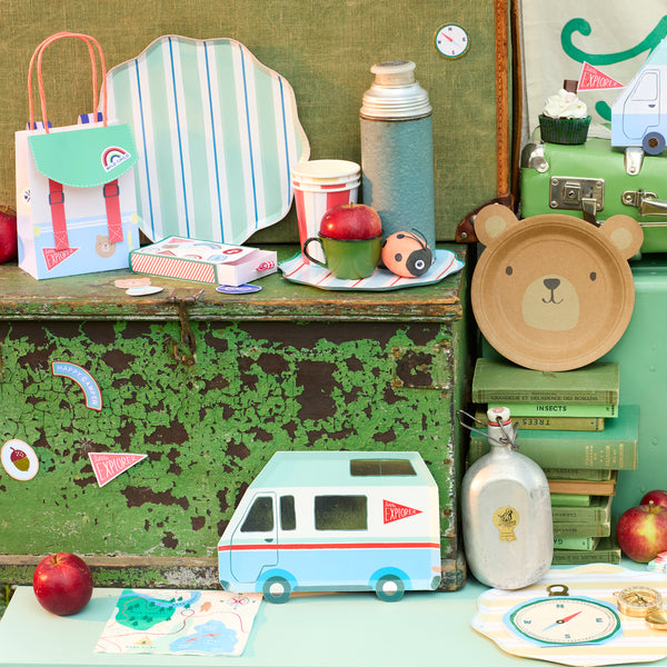 Make any outdoor themed party look great with our camper van paper plates, perfect to fill with yummy food for camping or picnics. Image2