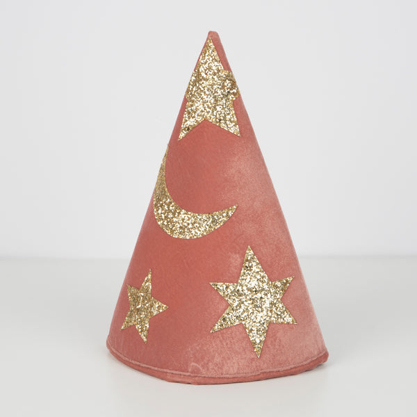 This wizard cape, wizard hat and star wand set, crafted from pink velvet and gold glitter fabric, is a fabulous costume for girls. Image5