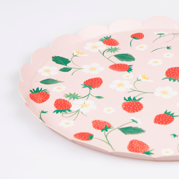Our paper plates, in a small side plate size, feature a pretty pink and red strawberry design and scalloped edge. Image3