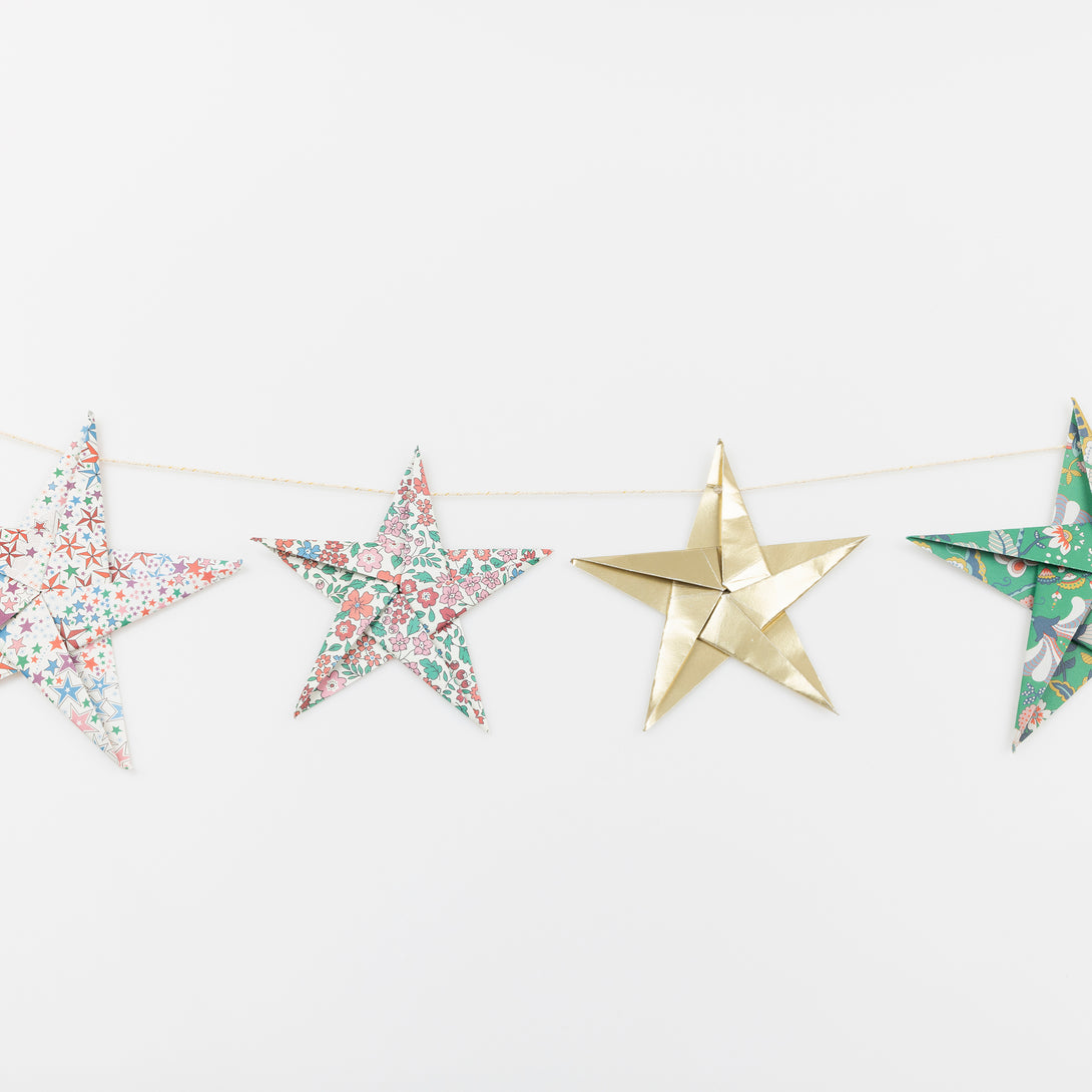 Let our star garland, designed with joyful Liberty star and floral prints and gold foil details, add an elegant touch to your Christmas décor. Image3