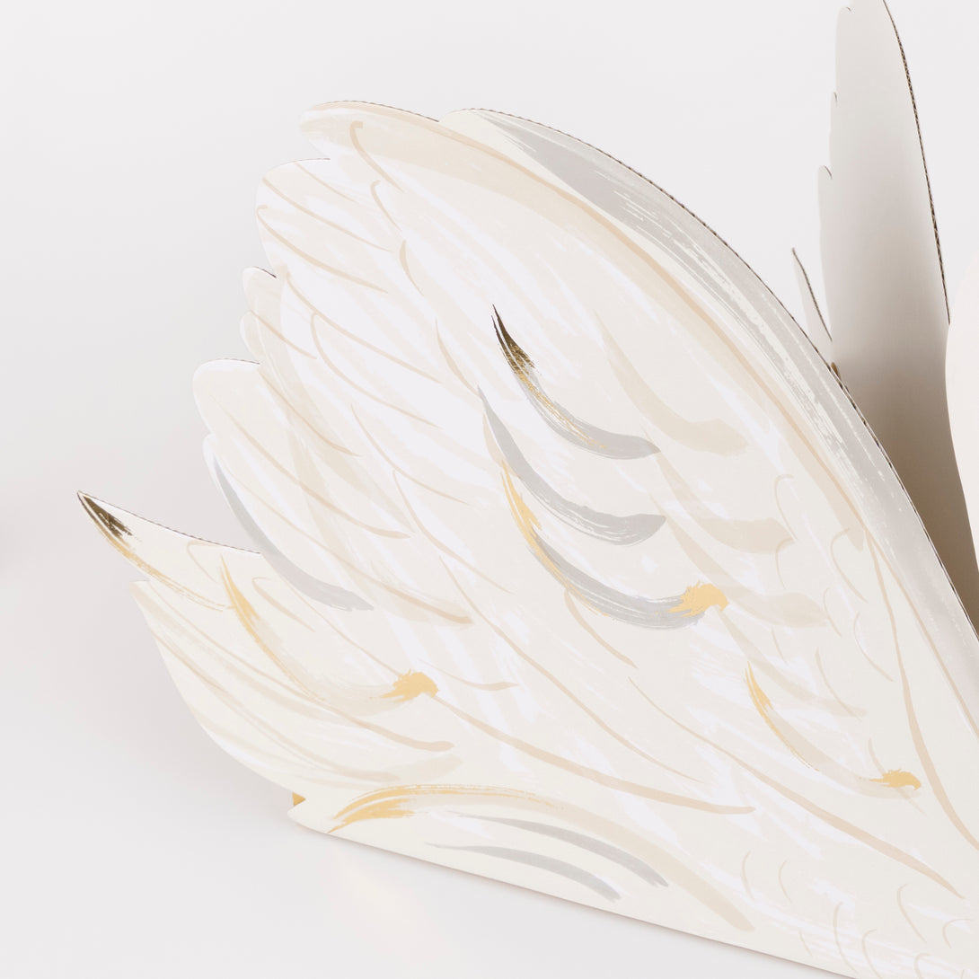 Our swan centrepiece is perfect for princess parties, bridal showers and baby showers, to hold party favours and decorative items. Image4