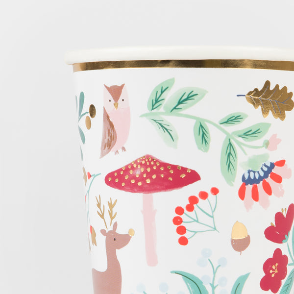 Our paper cups, with woodland animals, including reindeer, and flowers will give a wonderful wintry feeling to your Christmas party table. Image3