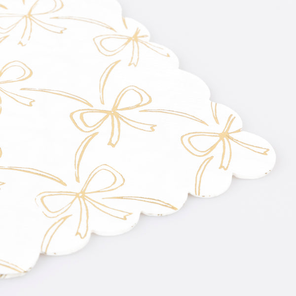 Use our premium paper napkins at your Christmas dinner, the gold bows and scalloped border gives a sophisticated effect. Image2