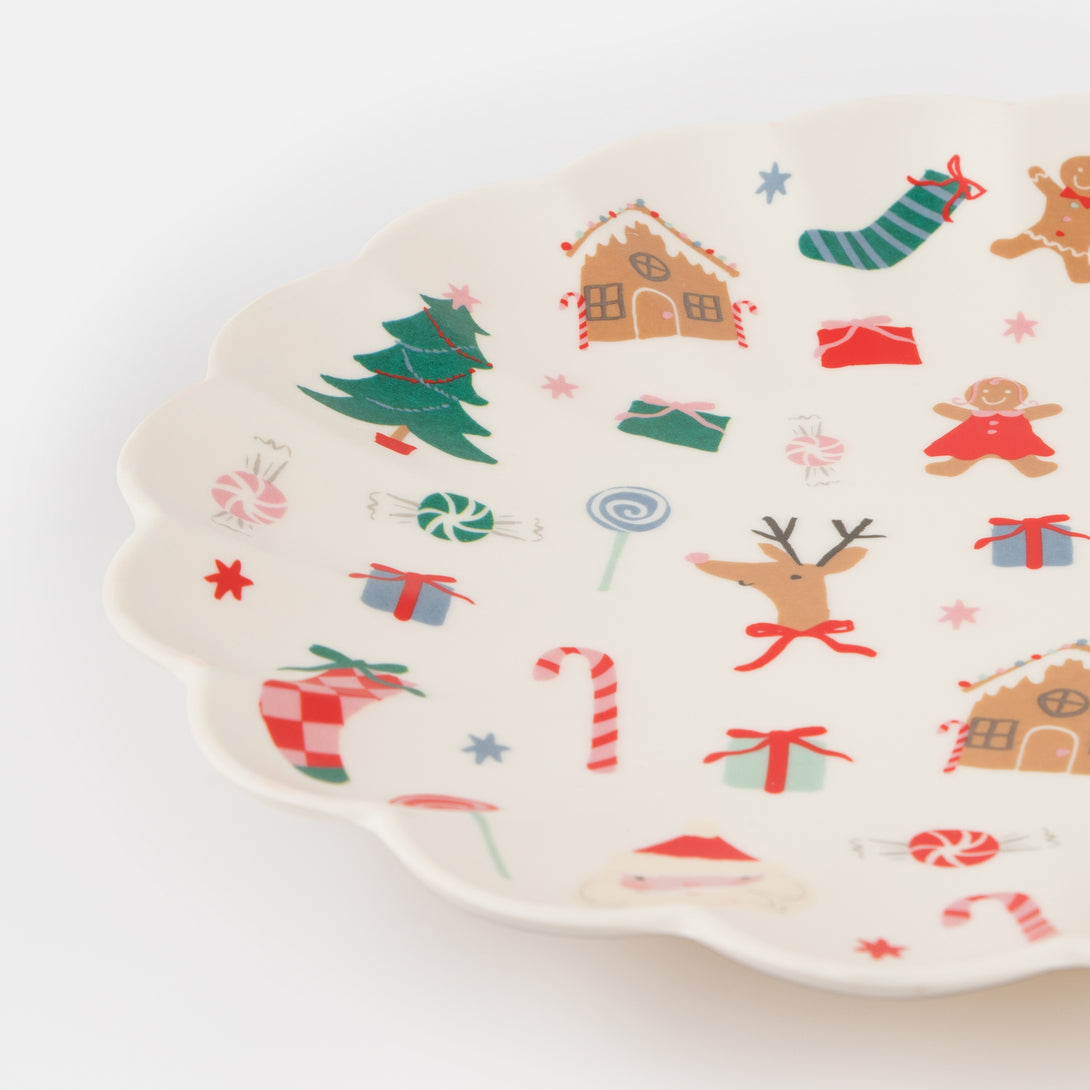 Our reusable Christmas plate has fun festive icons and a stylish scalloped edge.