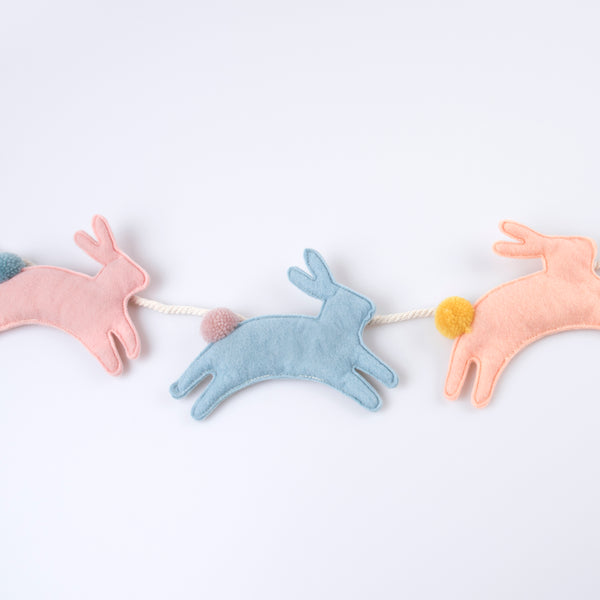 Our Easter garland, with felt bunnies, is the perfect Easter decoration. Image4