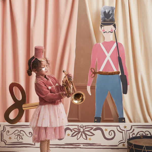 This girls' Christmas costume is made from velvet, tulle and gold lamé. Image9