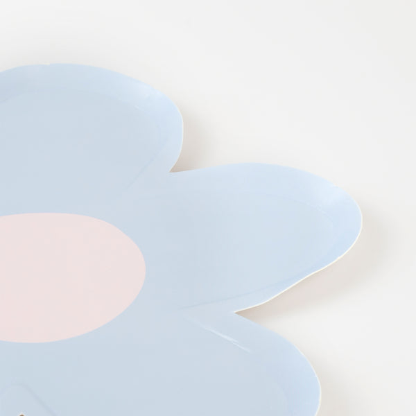 Our party plates, in the shapes of pastel flowers, will look perfect at any party. Image3