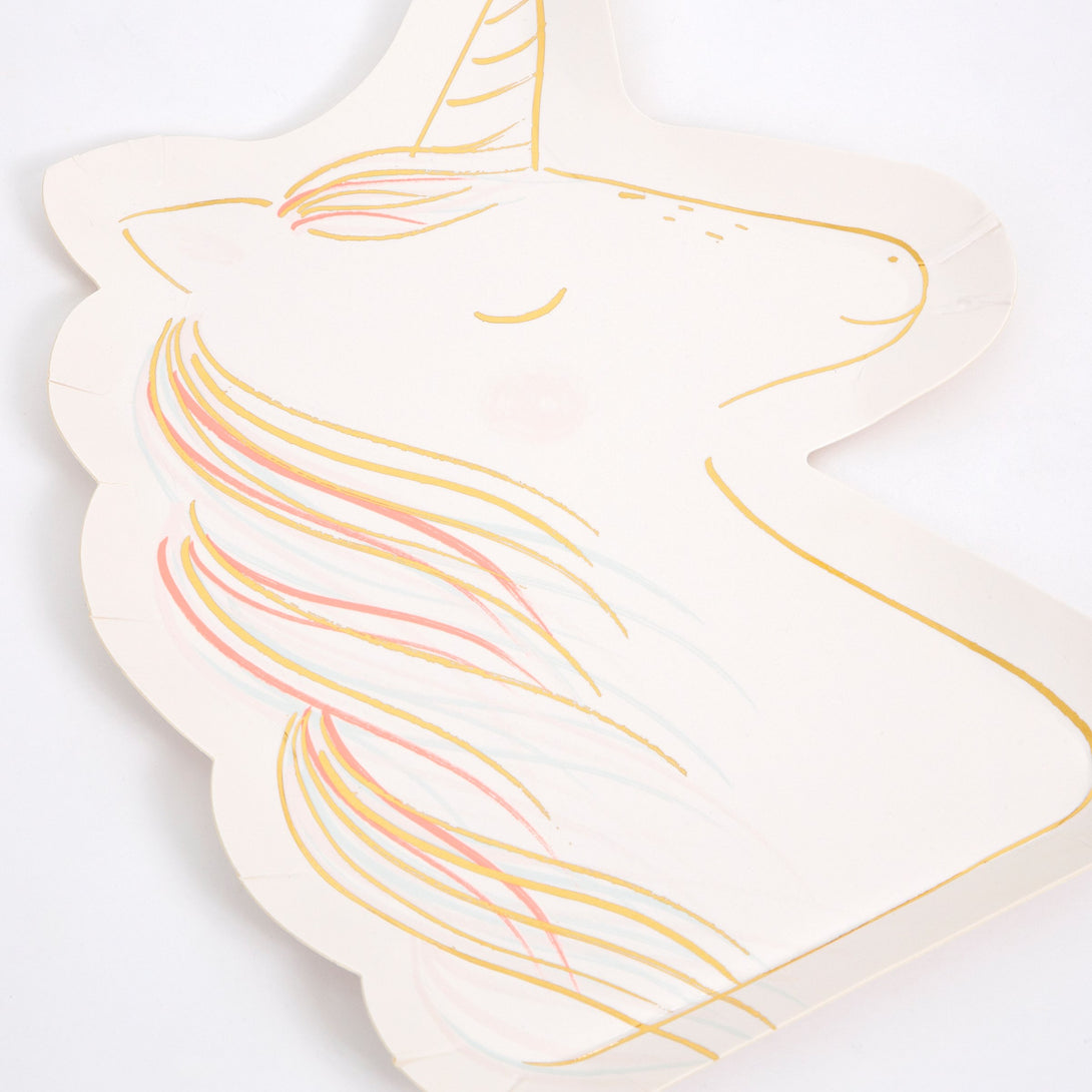 Our special unicorn party set includes lots of magical party supplies including a garland, plates, napkins, cupcake kit and party bags. 
