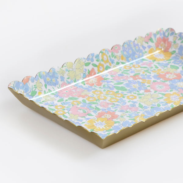 Our Liberty accessory tray is made from metal with a clear enamel finish and a pretty Liberty print design, perfect to keep your jewellery in. Image3