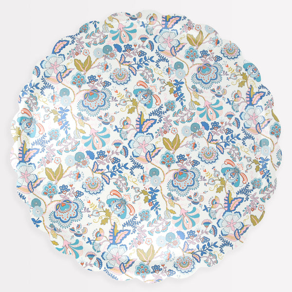 Our wooden round tray has a scalloped edge, floral Liberty print design, and a melamine finish. Image1