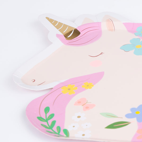 Add a decorative and practical touch to your unicorn party or princess birthday party with our pretty unicorn shaped plates. Image3